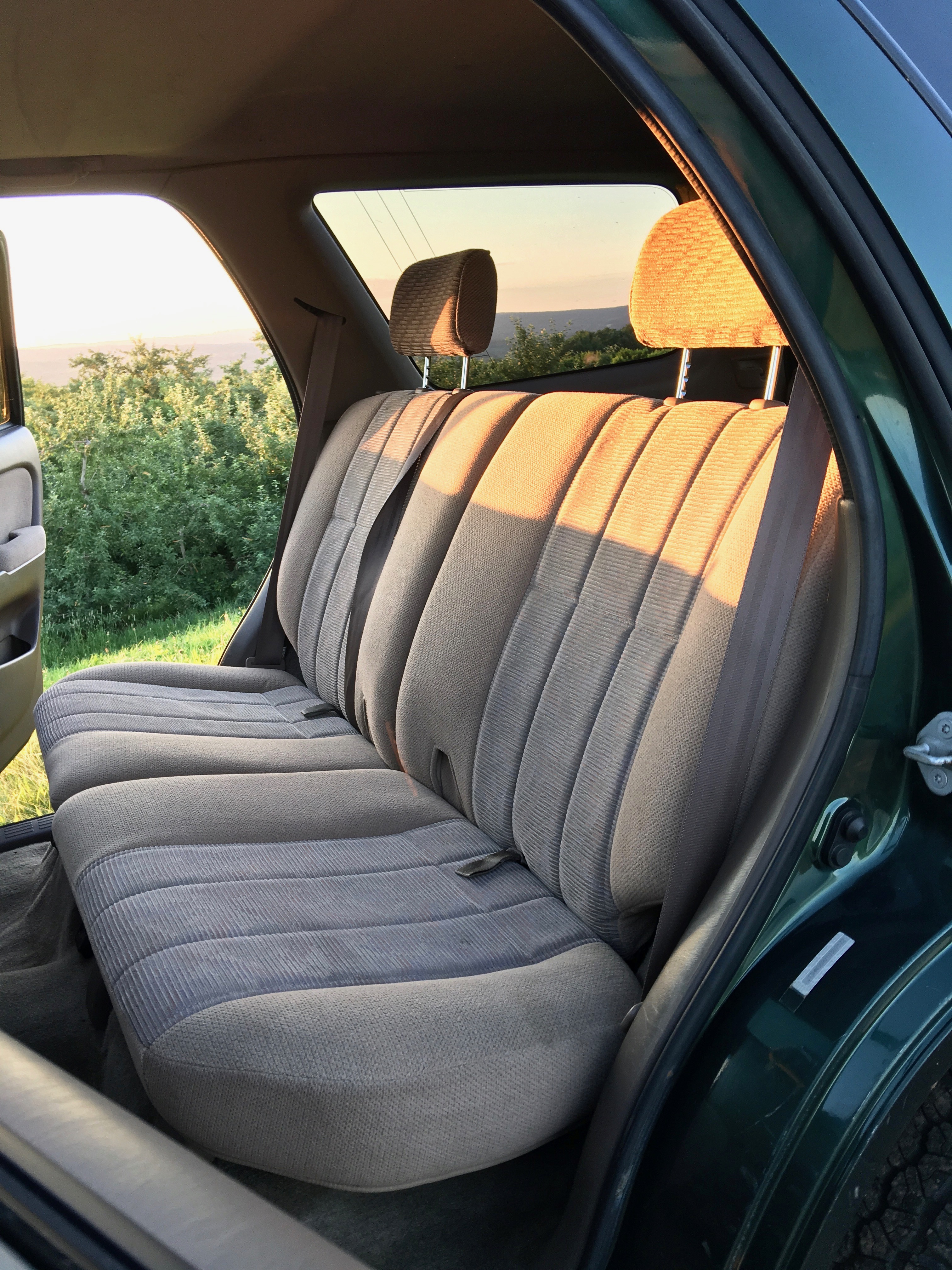 2000 Toyota 4Runner 3.4L V6 4WD 5 Speed Manual 129K - 3rd Gen - Our Pro Recon - New Clutch, Timing Belt and Waterpump, New Valve Cover Gaskets, New Spark Plugs, New Alternator, New Radiator, New Muffler and Tailpipe, New Rear Coil Springs, New Rear Shocks, New Brakes, New Tires, Frame Descaling, Applied Rust Converter Rust Mort, Sealed Frame with Fluid Film, New Bumpers - Beautiful Engine - has No Leaks — photo 28